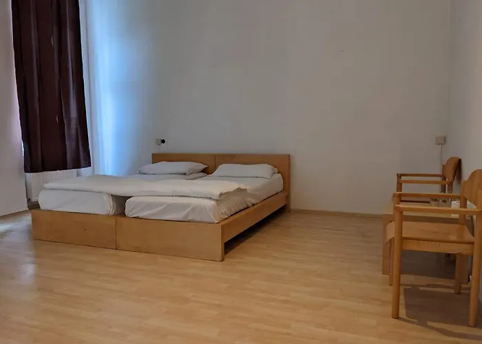Rooms City Residence ホステル